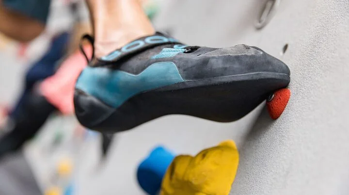 Ein Boulderschuh in Nahaufnahme | © DAV